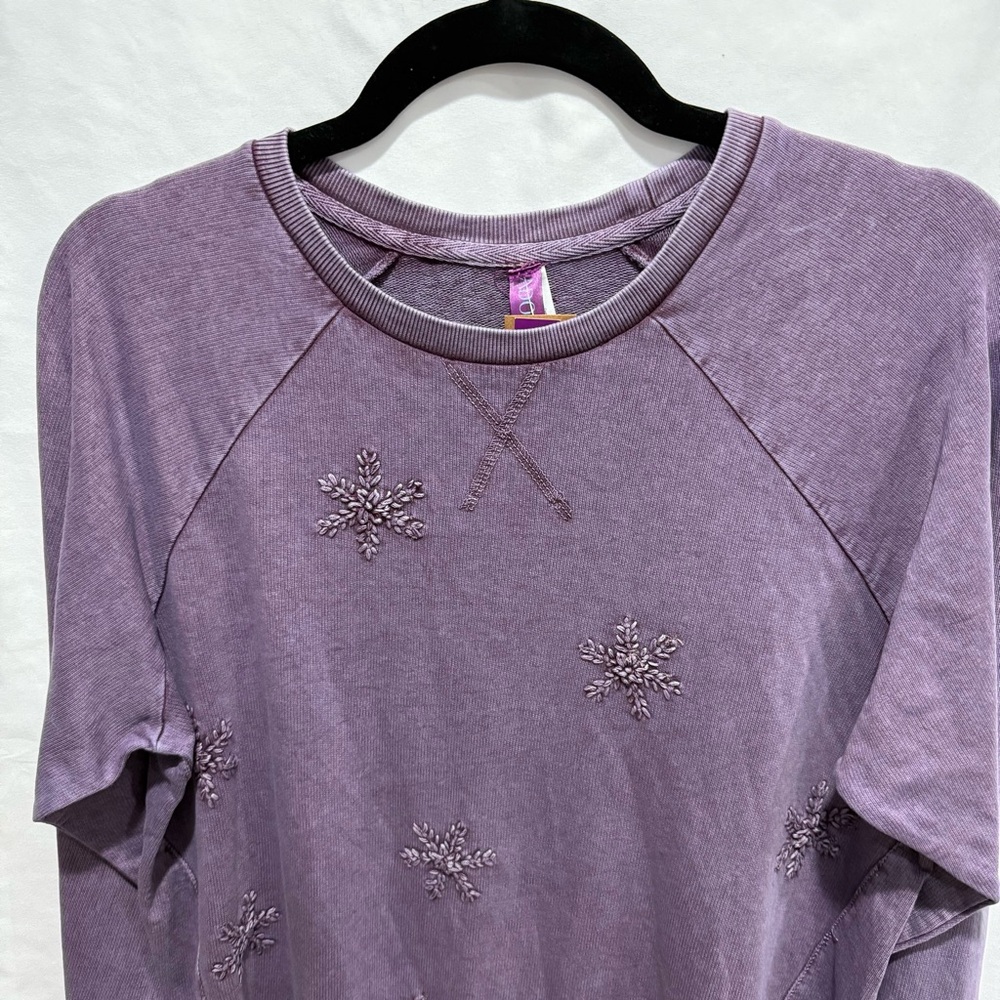 Adore Me Embroidered Snowflake Sweatshirt‎ Medium Winter Holiday Mature office - Picture 5 of 13